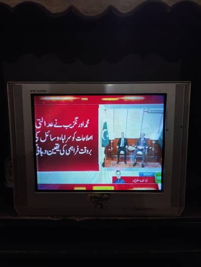 Samsung TV 24-inch with Table