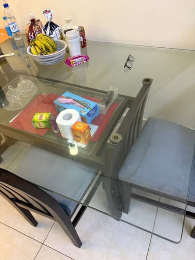 Dining table with 6 Chairs