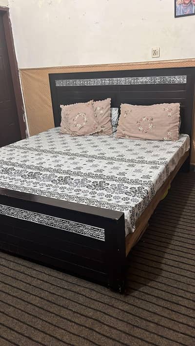 bed wooden