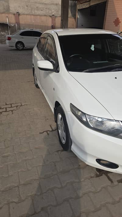 just one piece minor touching