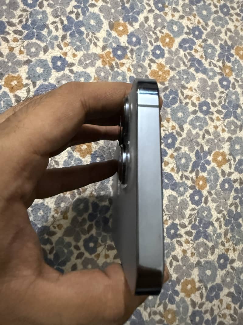 Apple iPhone 13 Pro 4