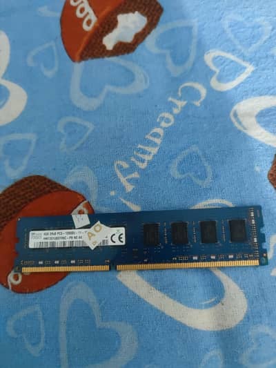 6gb ddr 3  ki ram hai 4gb and 2gb total 6gb  or lcd hai price fixed