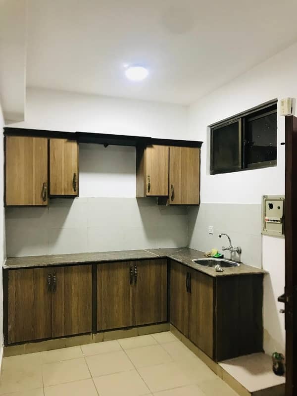 2 Bed Flat 1st Floor E11/4 4