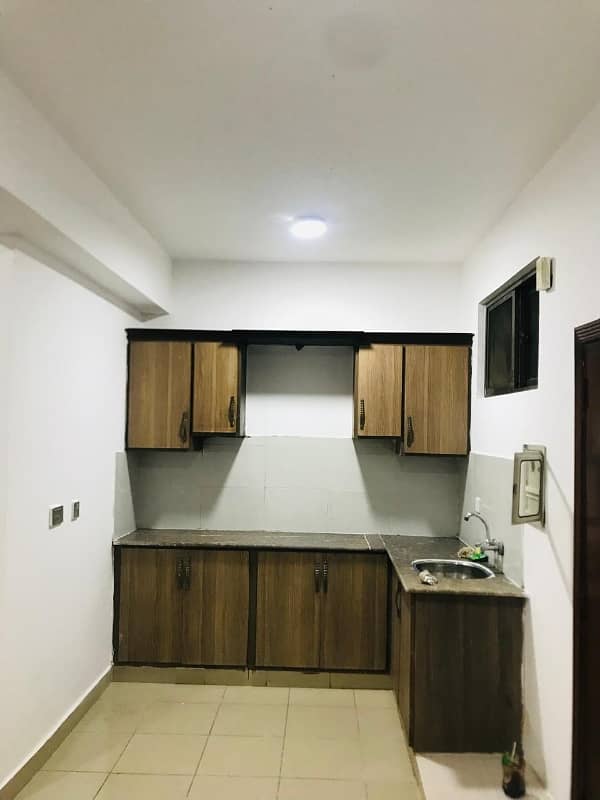 2 Bed Flat 1st Floor E11/4 10