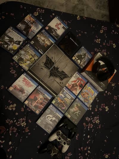 Ps4 with 3 controllers and complete bundle