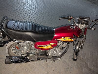 HONDA 125 2021 red color