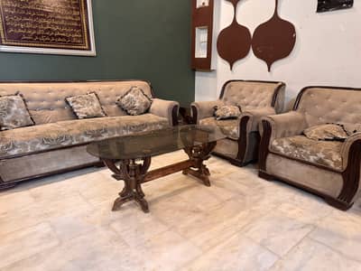 5 Seater Sofa Set. Urgent Sale