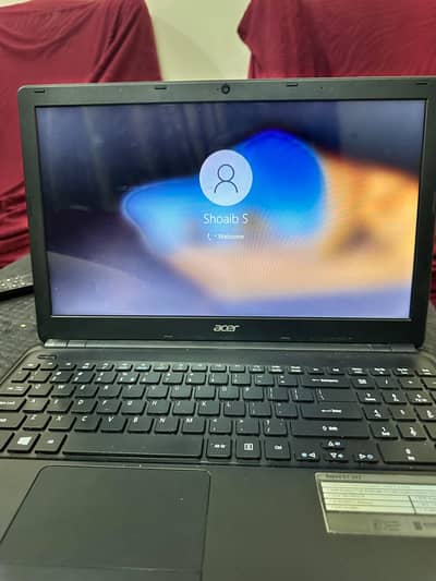 Laptop Acer Aspire E1-522