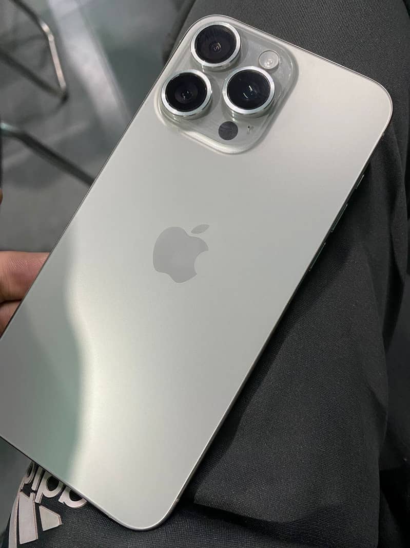 iPhone 15 pro max 2