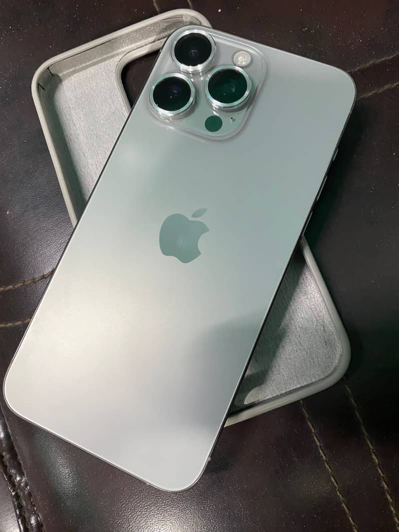 iPhone 15 pro max 3