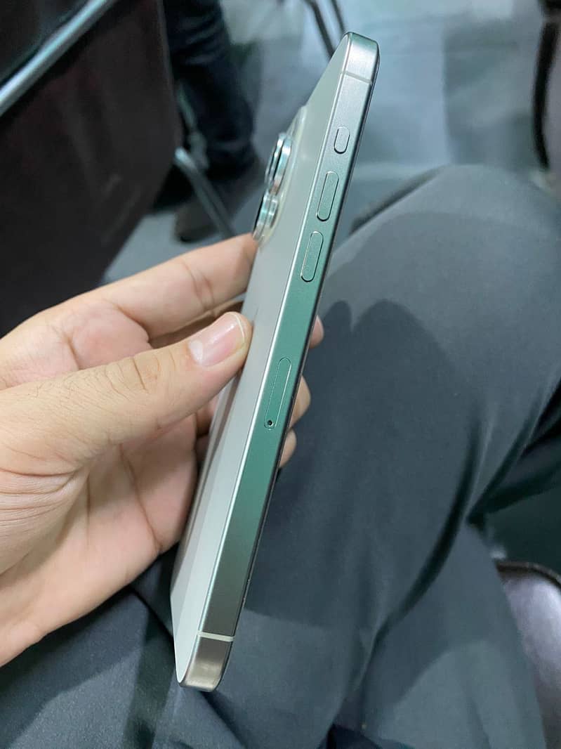 iPhone 15 pro max 4