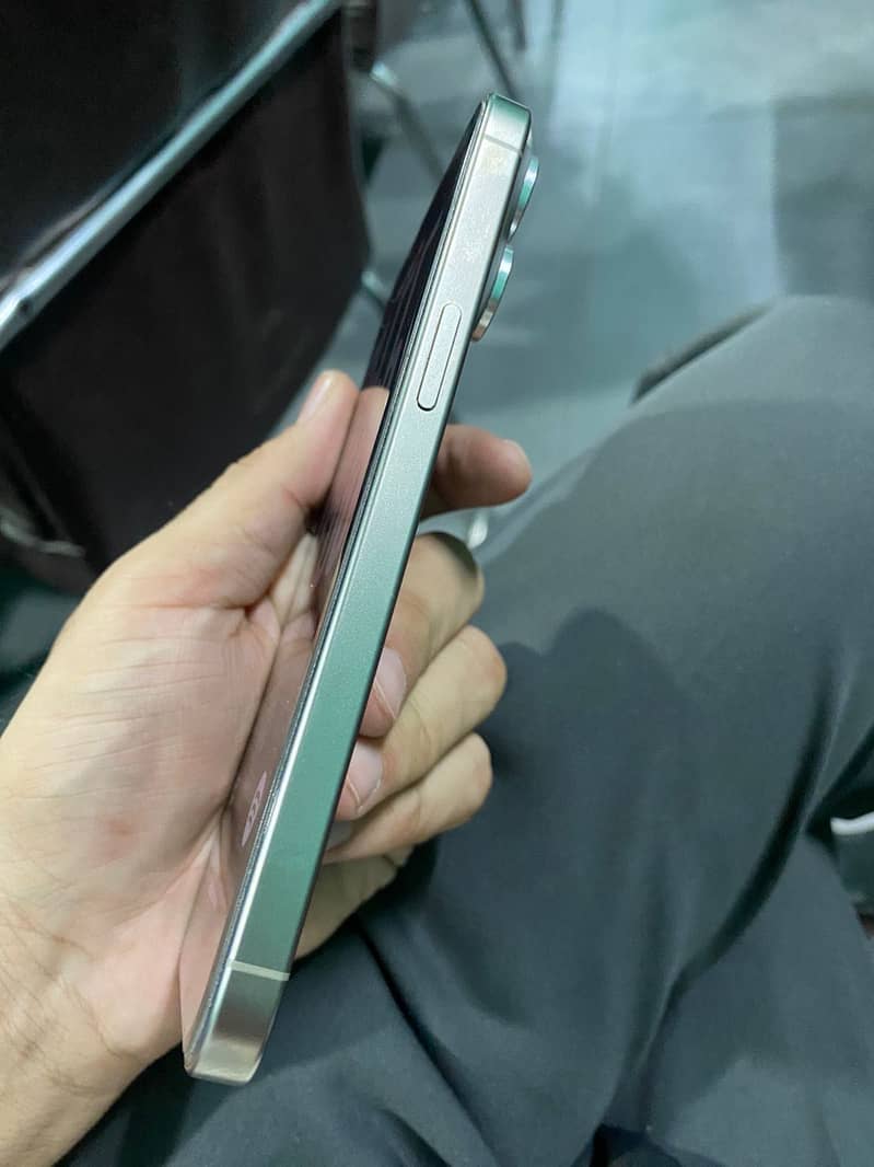 iPhone 15 pro max 6