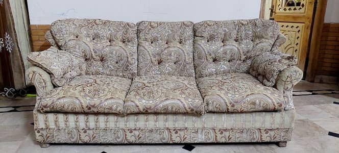 5 seater sofa available for sale very good neat and clean condition.