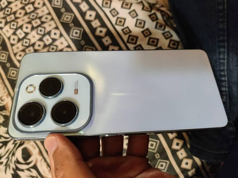 Infinix hot 40 pro 3