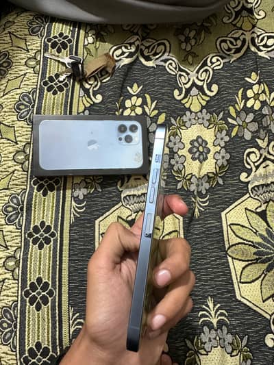 Iphone 13 pro max not a single scratch