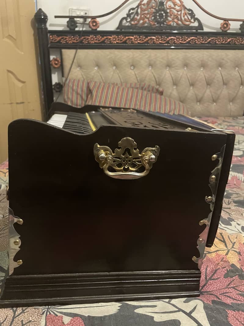 Camera bellow harmonium 3