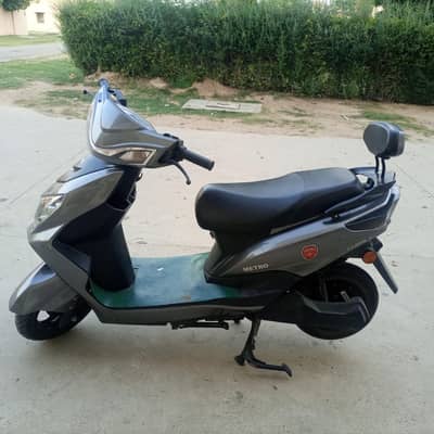 Electric scooty for sell