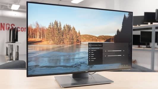 Dell UltraSharp 27 inch monitor QHD slim bezel less crisp display