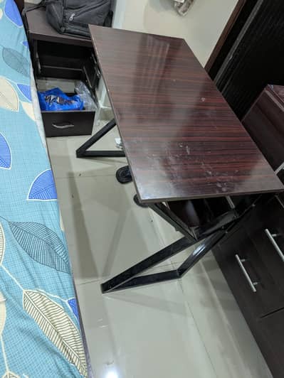 K shape computer table