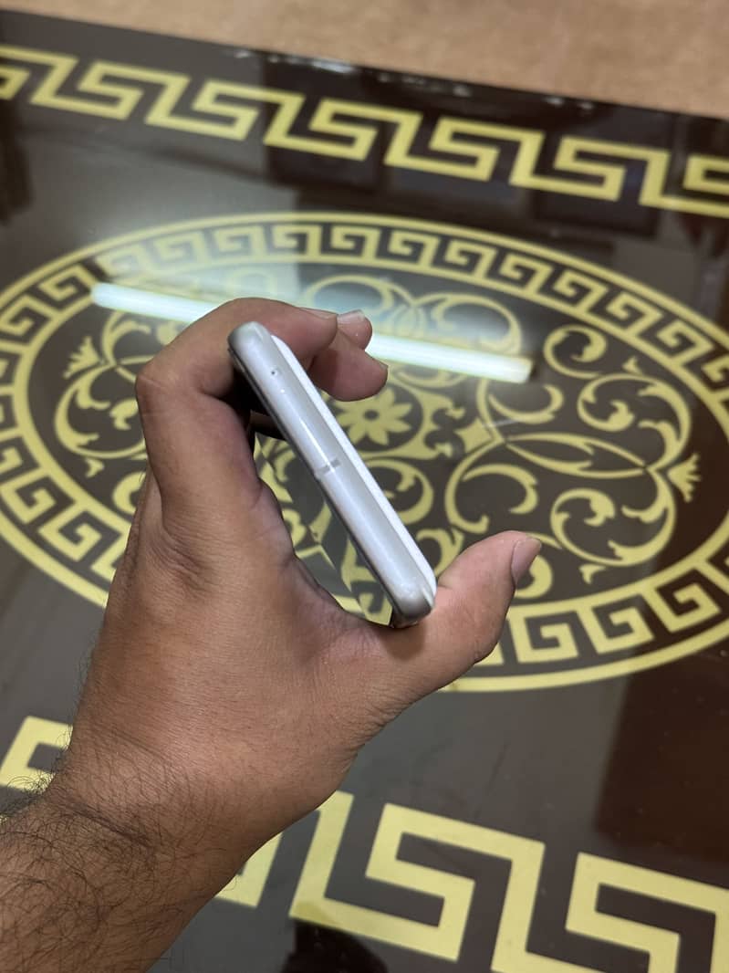 Google Pixel 7 with 30 watt original charger 5