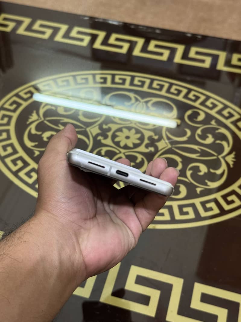 Google Pixel 7 with 30 watt original charger 6