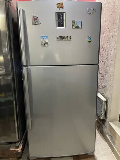 Samsung full sized refrigerator