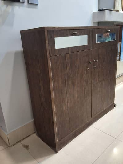 Wooden Shoe Rack in good condition