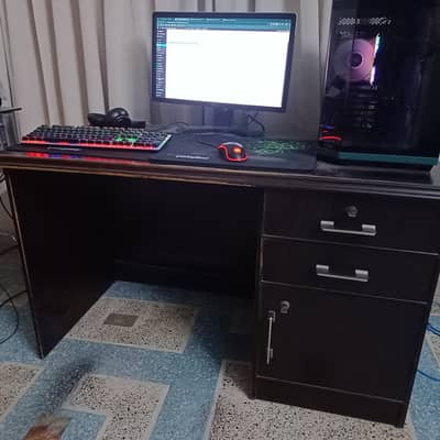 Computer Table for sale 4x2