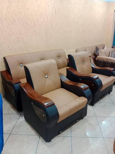 فروخت کے لیے: 5 سیٹر امپورٹڈ ریکسین سوفا سیٹ