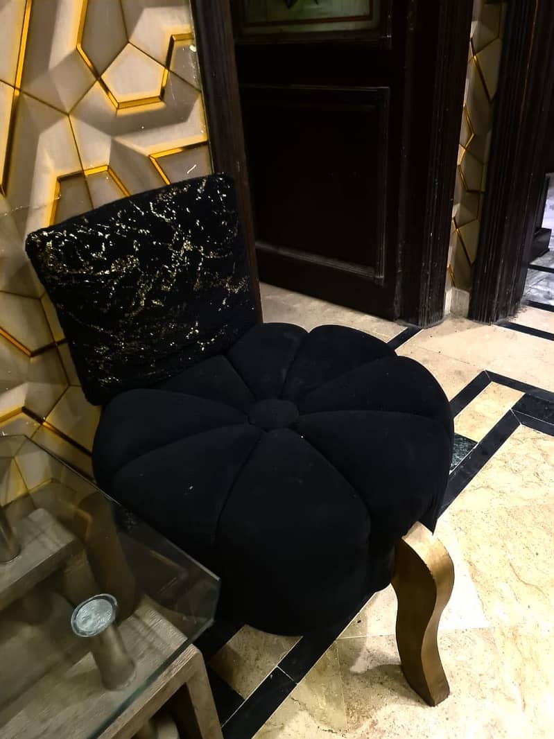 Puffis single seat sofas with table 0