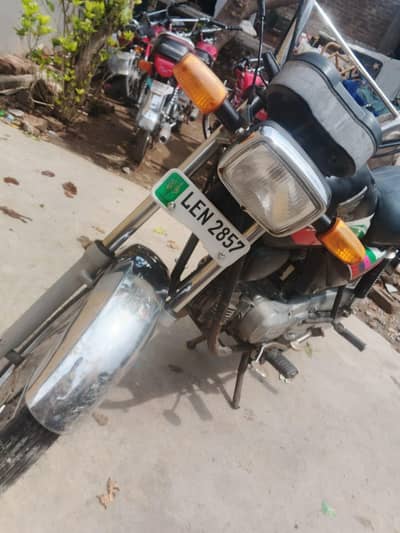 ہونڈا 100  لاہور نمبر ڈاکومنٹ س کلیئر بالکل اوکے بائک میں کوئی کام