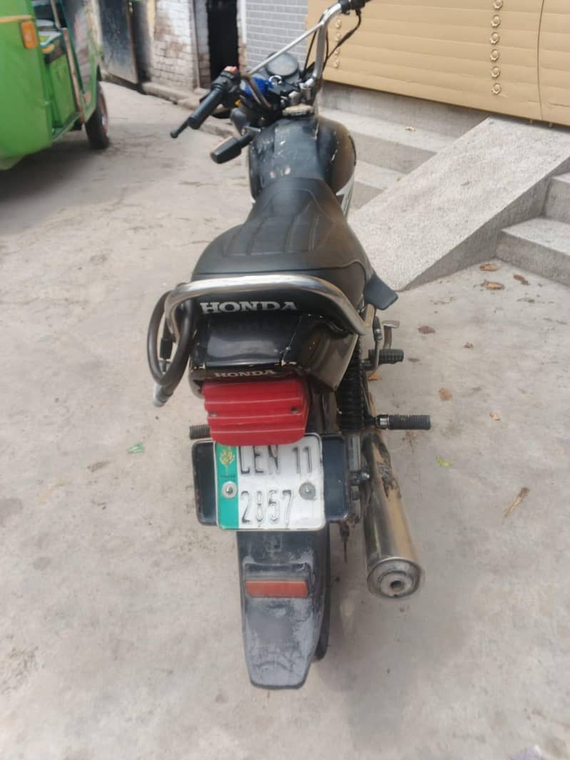 ہونڈا 100  لاہور نمبر ڈاکومنٹ س کلیئر بالکل اوکے بائک میں کوئی کام 2