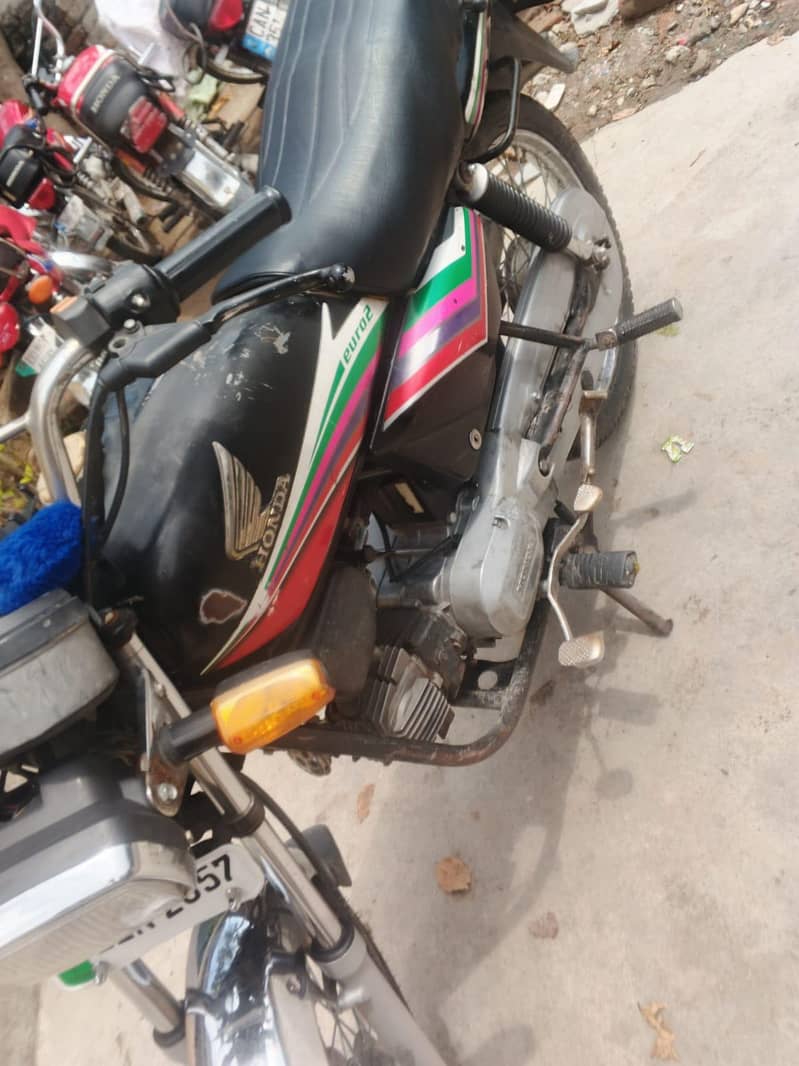 ہونڈا 100  لاہور نمبر ڈاکومنٹ س کلیئر بالکل اوکے بائک میں کوئی کام 5