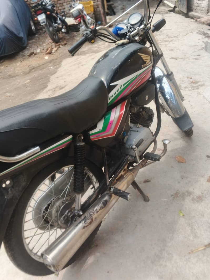 ہونڈا 100  لاہور نمبر ڈاکومنٹ س کلیئر بالکل اوکے بائک میں کوئی کام 6