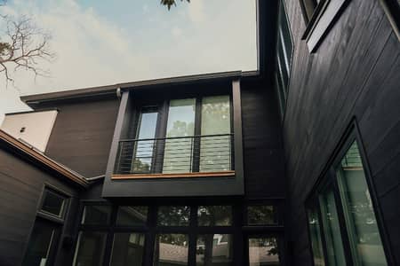 600 Yards 6 Beds Magnificent BungalowFor Sale With A Beautiful Lawn A Big Garage And An In-House Gymnasium In A Super Quiet Peaceful And Secure Street For Those Who Value Living In The City Center Amongst Cultured Families In A Pure Residential Area