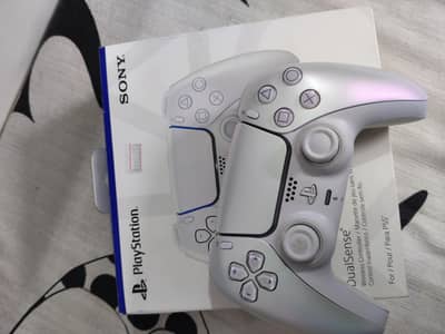 Ps5 dual sense pearl white in brand new condition