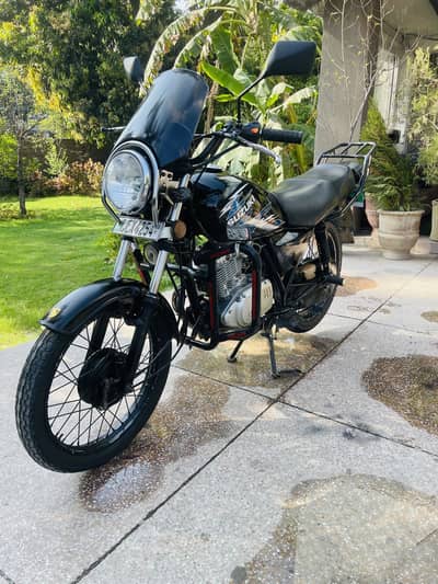 Suzuki GS 150 model 2015/16. . Engine 10/10 Gift for gs150 lover