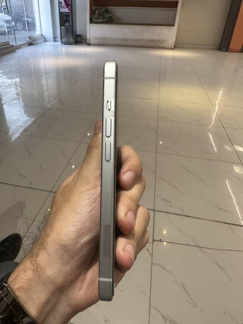 IPhone 15 3