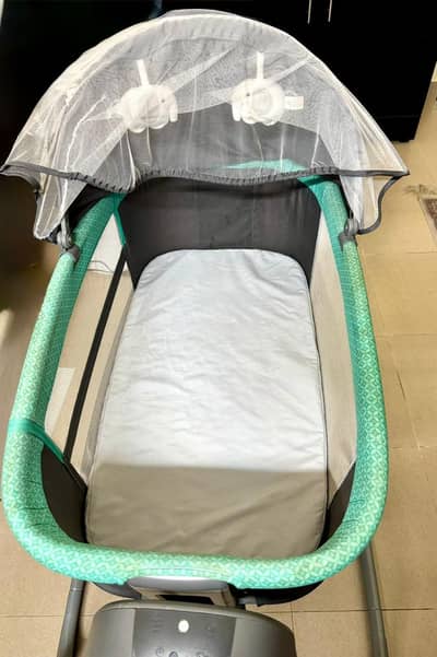 baby electric swing/ bassinet  (contact 03100006860)