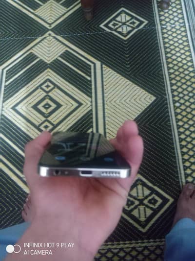 sirf back camera blur ha us k ilawa All ok ha just mobile