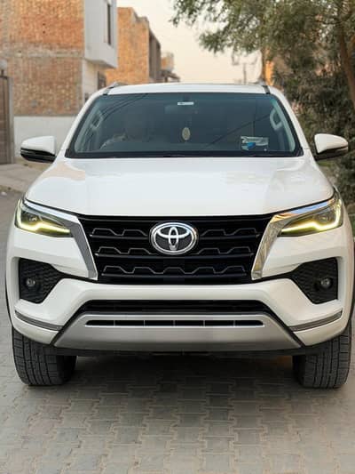 fortuner sigma sensor wali gari like brand new total orignal paint