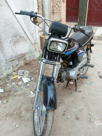 HONDA. 70. model  2006 karachi numbr  fail sub ok. jiney yan bani  hn