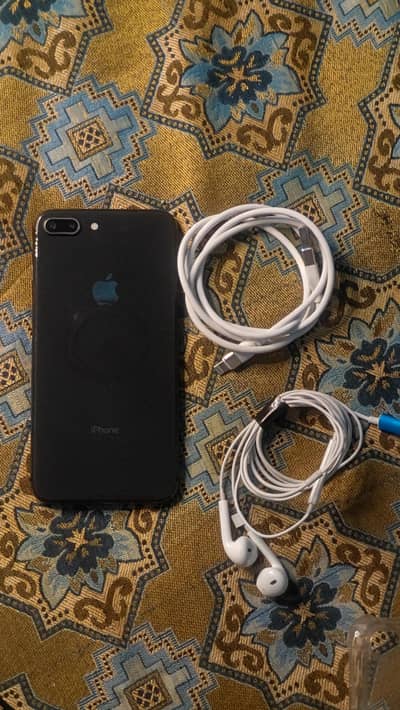 I phone 8 plus free cable and handfree