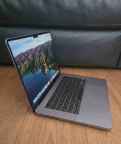 Apple MacBook Pro 15-inch (Neat and clean urgent Sale)