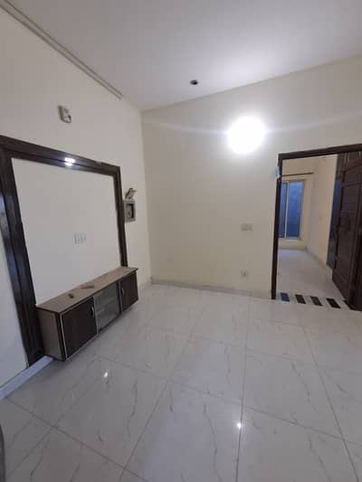 Students & Jobholders Only