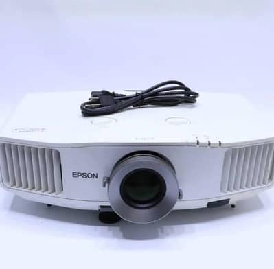 WE HAVE ALL KINDS OF PROJECTORS AVAILBLE IN DUBAI IMPORT 03152965654