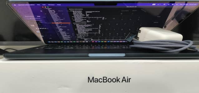 Original Macbook Air 13.6 in 2022 8 GB 256 GB Midnight Purple with Box