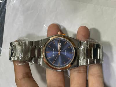 Stylish Quartz Watch for Sale – Brand New with Rose Gold Finish