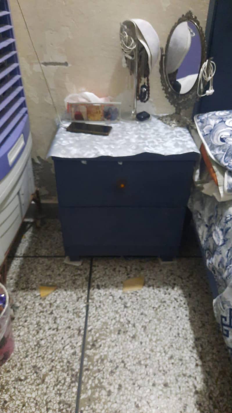 bed with matras one side table dressing table 3