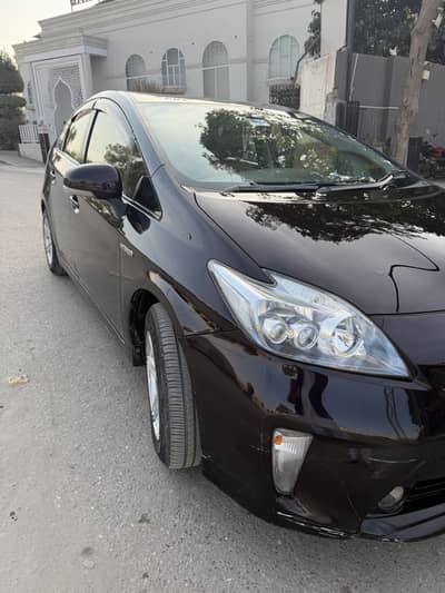 Toyota Prius S 1.8 2015 model 2019 registered